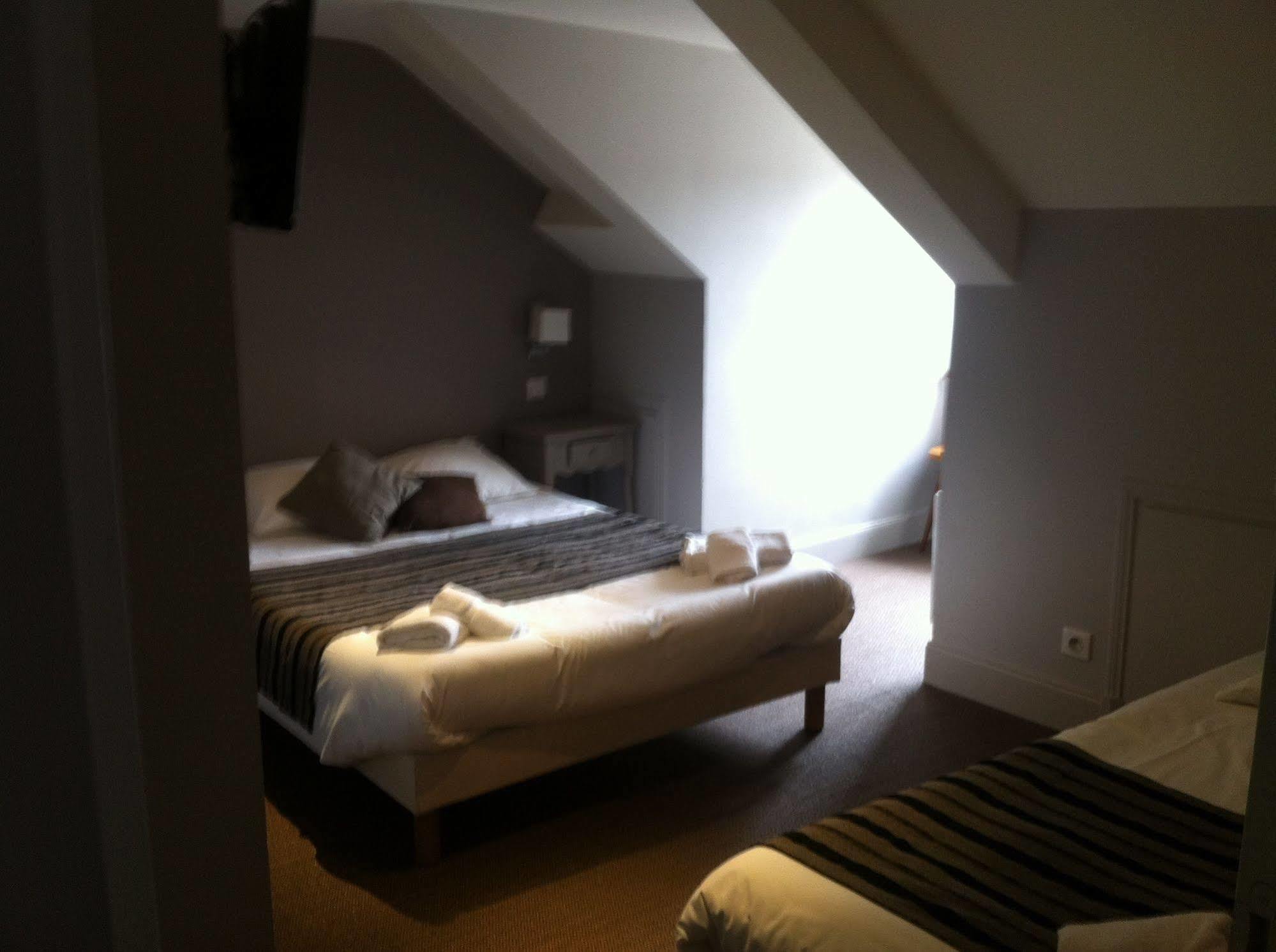 Hotel A La Croix De Malte Lourdes Exterior photo